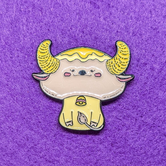 Year of the Ox Mushroom Pin - 1973 1985 1997 2009 - Taurus - Picture 1 of 2